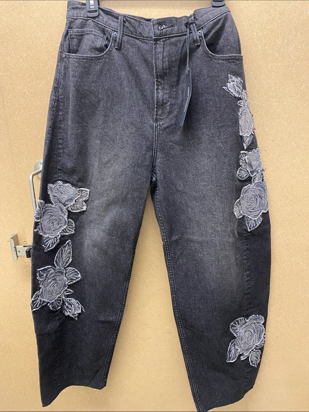 New Driftwood Parker Black barrel embroidered Jeans  Rose Embroidery size 32